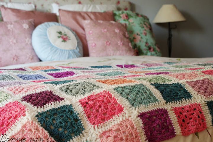 manta tejida crochet dormitorio - Las mantas, un factor cool #HomeDecor